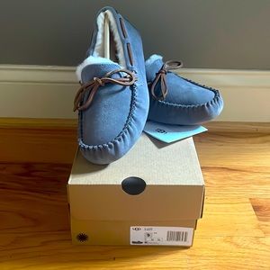 ‼️NEW‼️ Never wore Dakota UGG slippers